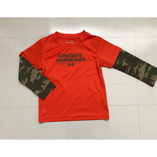 UNDER ARMOUR(アンダーアーマー)のアンダーアーマー　キッズ　ロングTシャツ 90cm ロンT 長袖シャツ  キッズ/ベビー/マタニティのキッズ服男の子用(90cm~)(Tシャツ/カットソー)の商品写真