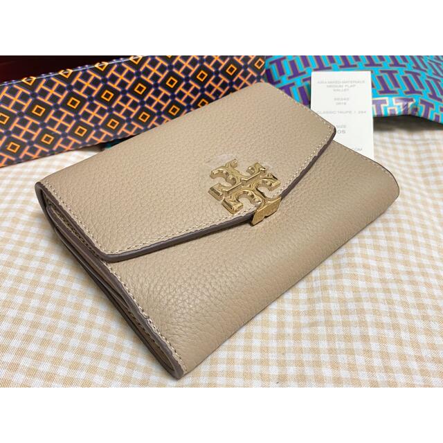 Tory Burch(トリーバーチ)の【新品】トリーバーチ　Tory Burch　折り財布　アースカラー　ベージュ レディースのファッション小物(財布)の商品写真