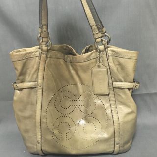 コーチ(COACH)のコーチ★トートバッグ  エナメル★たっぷり入るグレーのバッグ＼(^o^)／(トートバッグ)