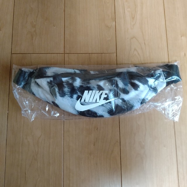 NIKE(ナイキ)の新品 NIKE ナイキ ヘリテージ ヒップパック ウエストバッグ ウエストポーチ レディースのバッグ(ボディバッグ/ウエストポーチ)の商品写真