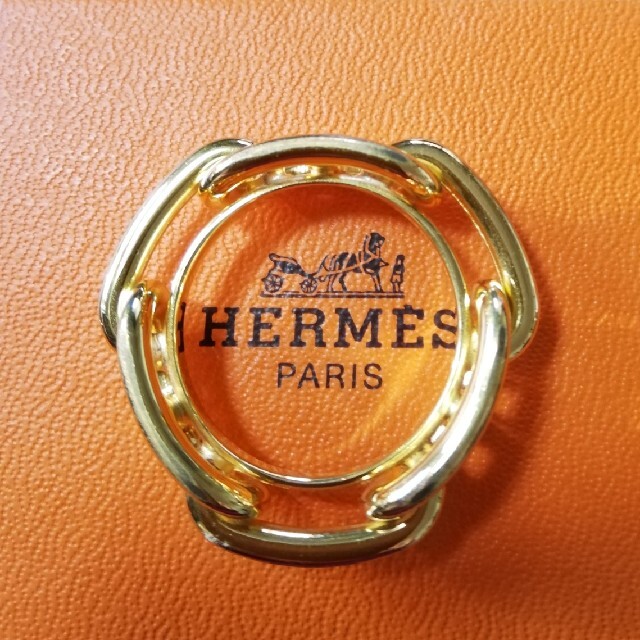 Hermes(エルメス)のエルメス　スカーフリング　シェーヌダンクル　美品　HERMES レディースのファッション小物(バンダナ/スカーフ)の商品写真