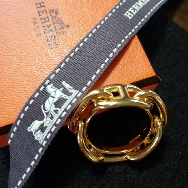 Hermes(エルメス)のエルメス　スカーフリング　シェーヌダンクル　美品　HERMES レディースのファッション小物(バンダナ/スカーフ)の商品写真
