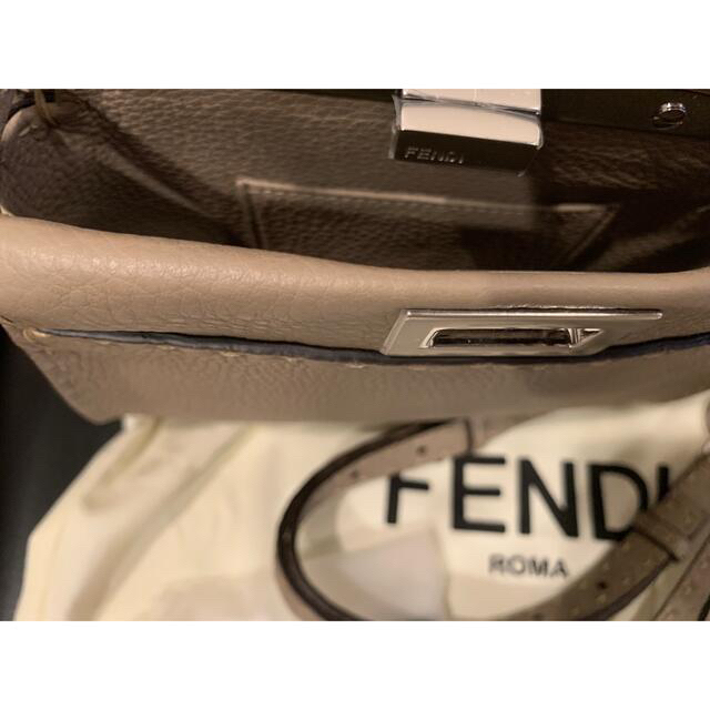 FENDI(フェンディ)の未使用　ピーカブー ミニ  ダブグレー セレリア バッグ レディースのバッグ(ハンドバッグ)の商品写真