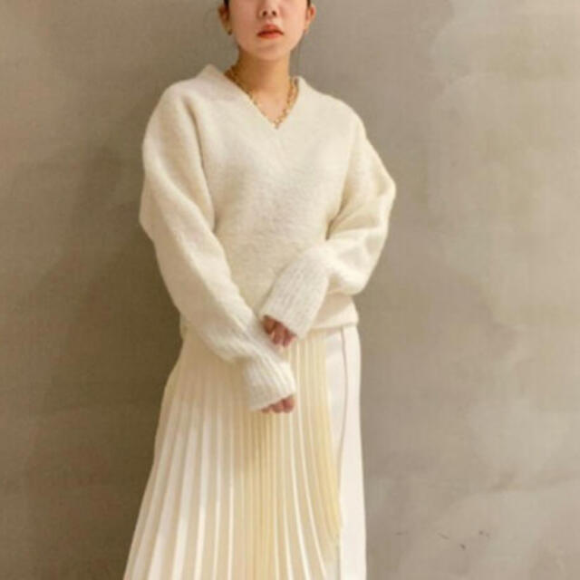 LE CIEL BLEU(ルシェルブルー)のルシェルブルー　Roop Yarn V neck Knit レディースのトップス(ニット/セーター)の商品写真