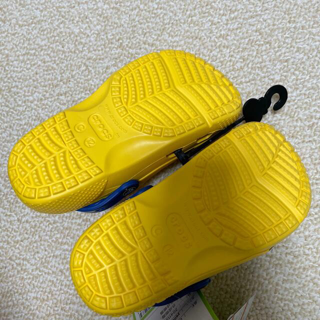 crocs(クロックス)のクロックス　ミニオン　サンダル　18.5cm キッズ/ベビー/マタニティのキッズ靴/シューズ(15cm~)(サンダル)の商品写真