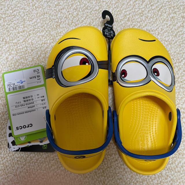 crocs(クロックス)のクロックス　ミニオン　サンダル　18.5cm キッズ/ベビー/マタニティのキッズ靴/シューズ(15cm~)(サンダル)の商品写真