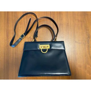 サルヴァトーレフェラガモ(Salvatore Ferragamo)のフェラガモ　黒ハンドバック(ハンドバッグ)