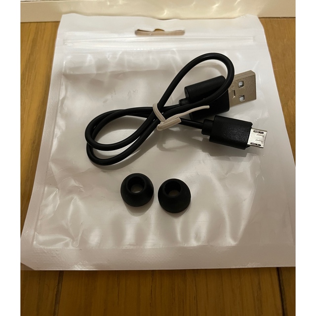 Bluetoothイヤホン 防水 新品未使用 値下げ 即購入OK  スマホ/家電/カメラのオーディオ機器(ヘッドフォン/イヤフォン)の商品写真