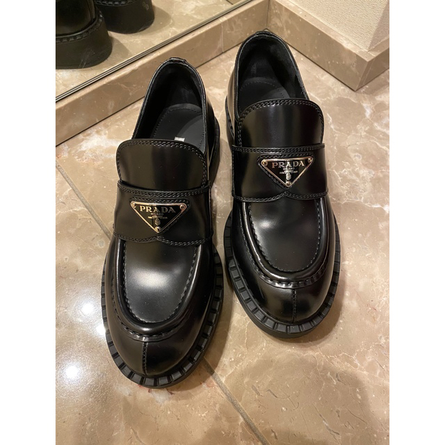 PRADA - プラダ チョコレートブラッシュドレザーローファーの通販 by