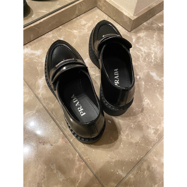 PRADA - プラダ チョコレートブラッシュドレザーローファーの通販 by