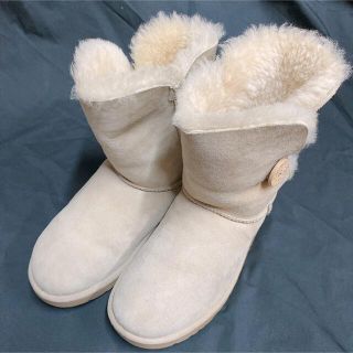 アグ(UGG)の【UGG★アグ】クリーニング済！ムートンブーツ　ベイリーボタン(ブーツ)