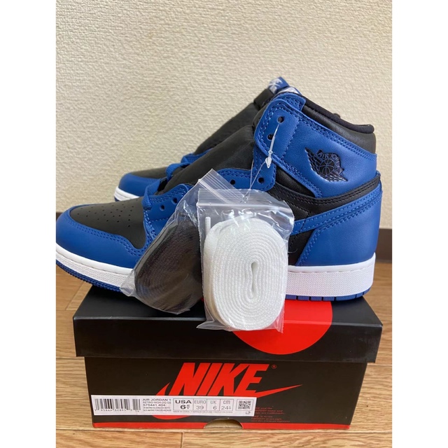 NIKE(ナイキ)のNike GS Air Jordan 1 High OG Marina Blue レディースの靴/シューズ(スニーカー)の商品写真