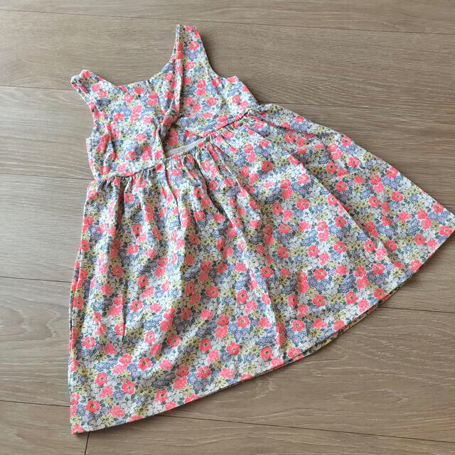 babyGAP(ベビーギャップ)のbabyGAP♡新品花柄ワンピース キッズ/ベビー/マタニティのキッズ服女の子用(90cm~)(ワンピース)の商品写真