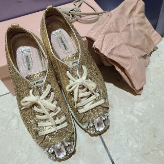 ミュウミュウ(miumiu)のmiumiu ビジューグリッタースニーカー(スニーカー)