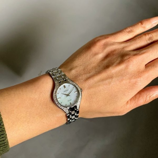 【新品】セイコー SEIKO ソーラー マザーオブパール盤面 レディース腕時計