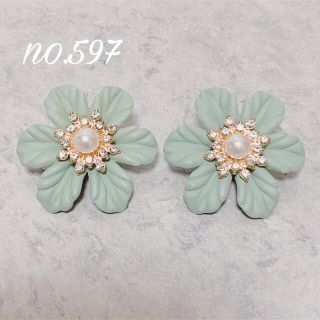 no.597 フラワー グリーン パール ビジュー ピアス、イヤリング(ピアス)