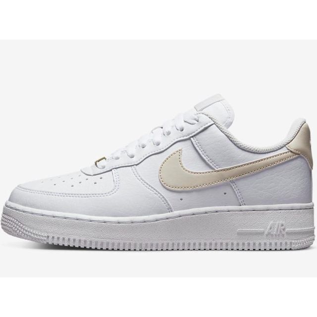 NIKE(ナイキ)の24.0cm★新作ベージュ★WMNS Nike Air Force 1 Low レディースの靴/シューズ(スニーカー)の商品写真