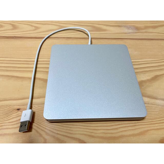 Apple(アップル)の【純正美品】Apple USB SuperDrive DVDドライブ スマホ/家電/カメラのPC/タブレット(PC周辺機器)の商品写真