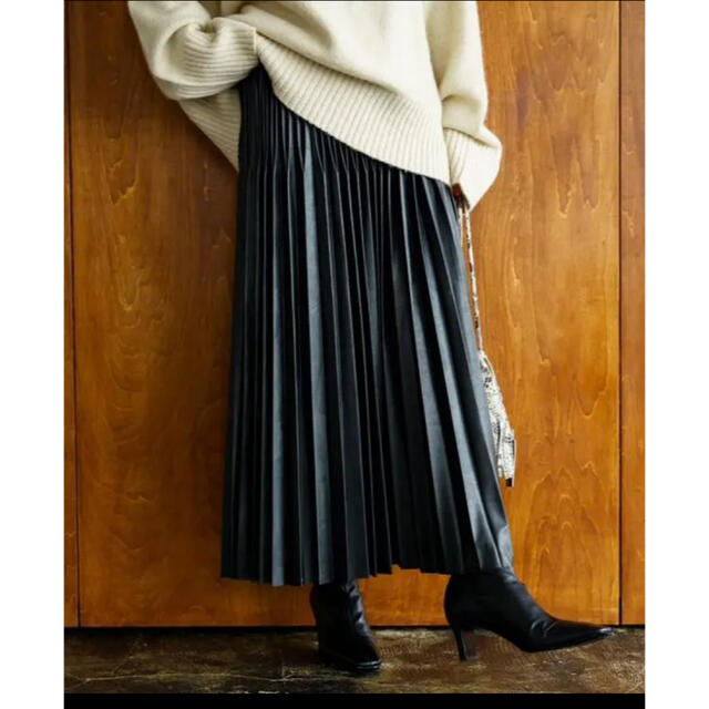 Loungedress(ラウンジドレス)の【ラウンジドレス】エコレザープリーツスカート レディースのスカート(ロングスカート)の商品写真