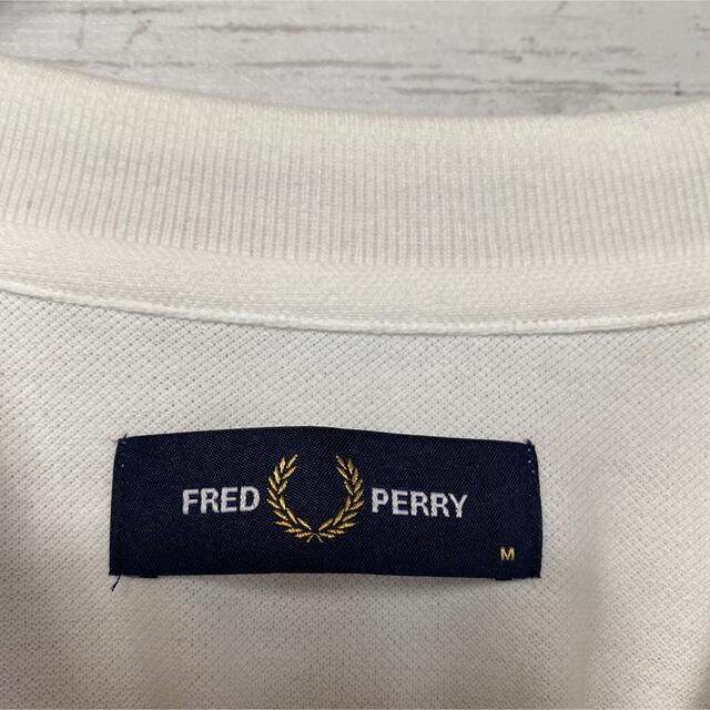 FRED PERRY(フレッドペリー)の【希少デザイン】フレッドペリー☆刺繍ワンポイントロゴリブラインTシャツ メンズのトップス(Tシャツ/カットソー(半袖/袖なし))の商品写真