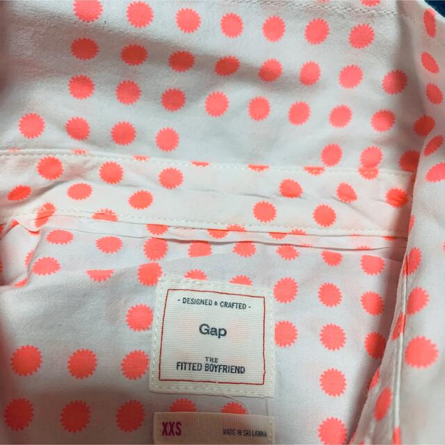 GAP(ギャップ)の美品　Gap 綿100% ドット柄　襟付きシャツ レディースのトップス(シャツ/ブラウス(長袖/七分))の商品写真