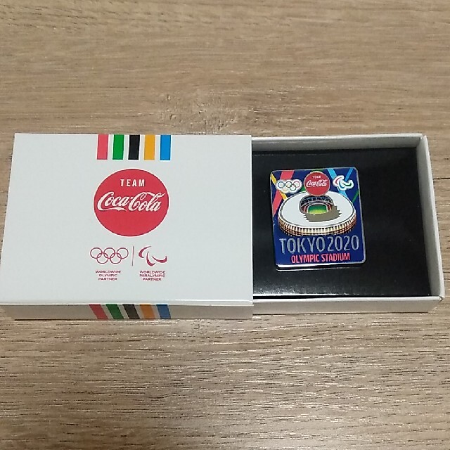 コカ・コーラ(コカコーラ)のコカ・コーラ　オリンピックTOKYO2020　ピンバッジ エンタメ/ホビーのコレクション(ノベルティグッズ)の商品写真