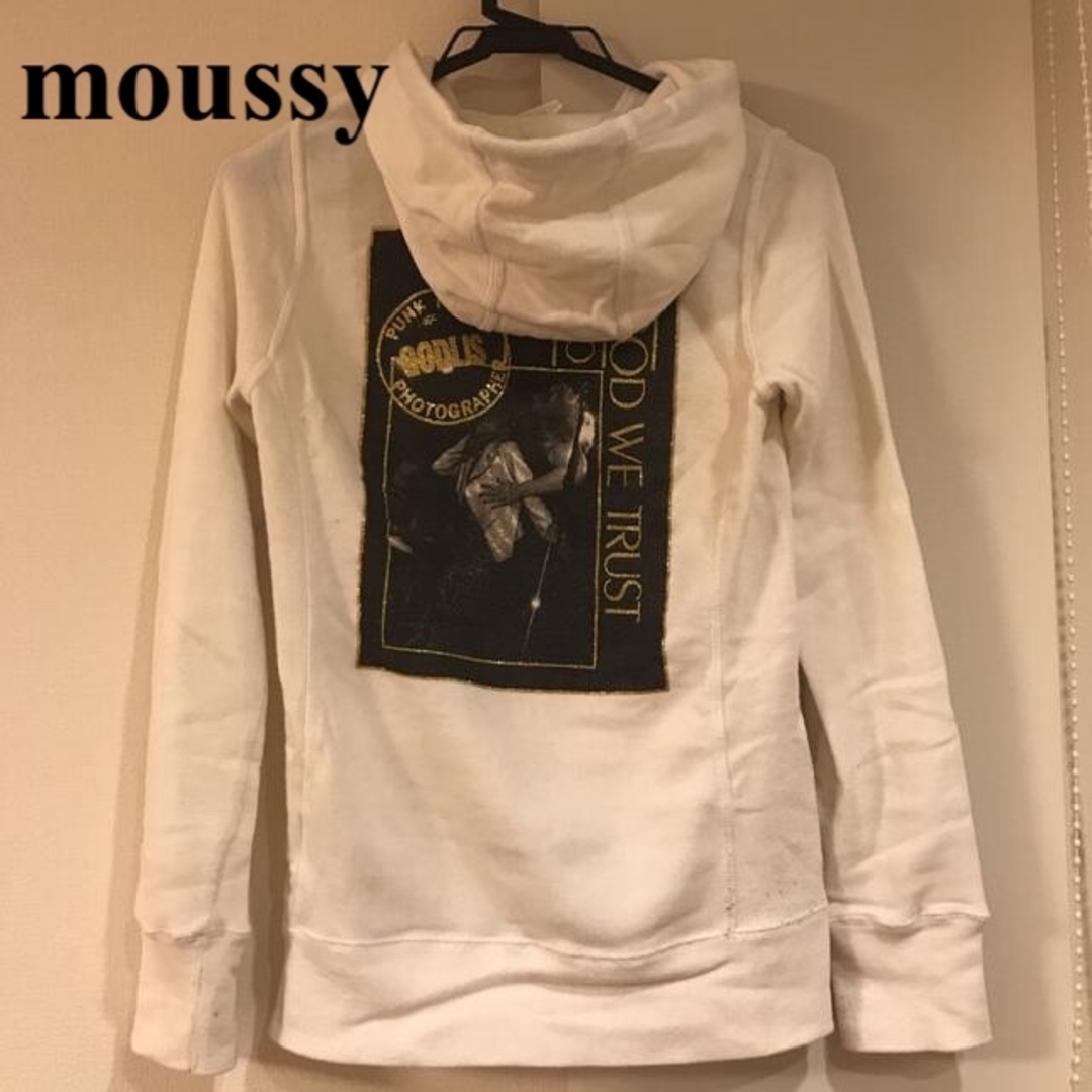 moussy(マウジー)のマウジー moussy 外国人 プリント パーカー フーディー ホワイト 白 レディースのトップス(パーカー)の商品写真