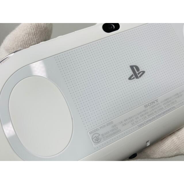 PlayStation Vita(プレイステーションヴィータ)のSONY PlayStationVITA 本体 PCH-2000 ZA12 エンタメ/ホビーのゲームソフト/ゲーム機本体(携帯用ゲーム機本体)の商品写真