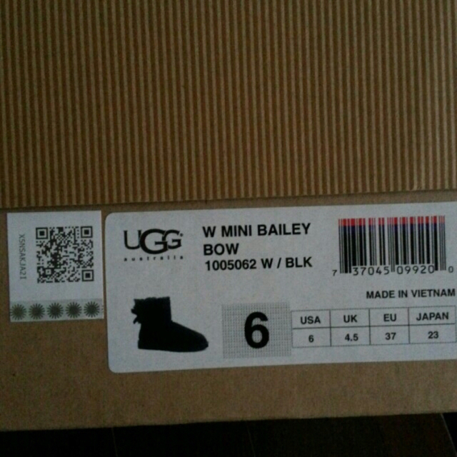 UGG(アグ)のUGG サイズ6 リボン　ムートンブーツ詳細 レディースの靴/シューズ(ブーツ)の商品写真