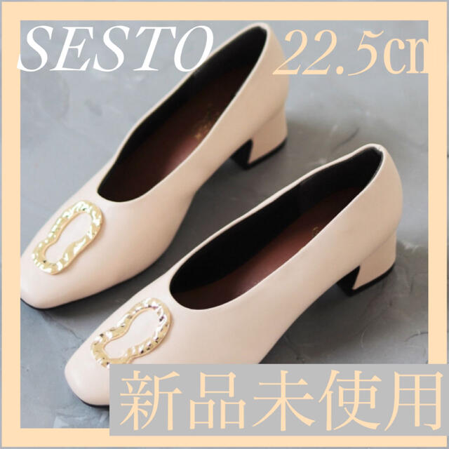 【SESTO】ゴールドモチーフのスクエアトゥカーブヒールパンプス レディースの靴/シューズ(ハイヒール/パンプス)の商品写真