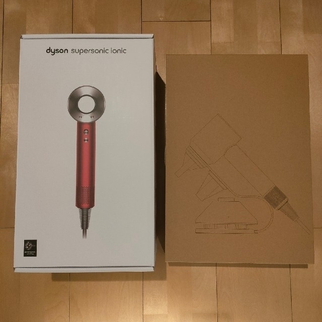 Dyson(ダイソン)の【新品未使用】Dyson ドライヤーHD08 限定カラー(レッド/ニッケル) スマホ/家電/カメラの美容/健康(ドライヤー)の商品写真