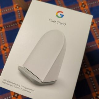 グーグル(Google)の最新 Google Pixel Stand スマホスタンド 無線充電 新品同様(バッテリー/充電器)