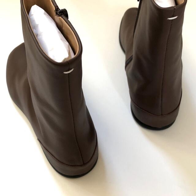 Maison Martin Margiela(マルタンマルジェラ)の新品/43 メゾン マルジェラ ダークブラウン フラット ソール 足袋ブーツ メンズの靴/シューズ(ブーツ)の商品写真
