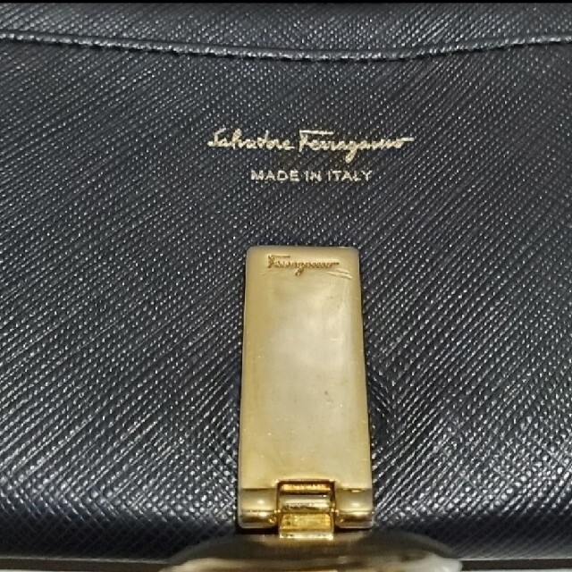 Salvatore Ferragamo(サルヴァトーレフェラガモ)のサルバトーレフェラガモ　レザー長財布　ブラック レディースのファッション小物(財布)の商品写真
