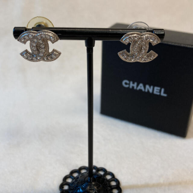 CHANEL ラインストーン　ピアス　シルバー　038