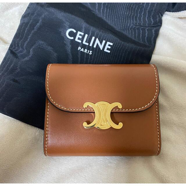 celine(セリーヌ)の正規品 セリーヌ スモール トリオンフ ウォレット タン レディースのファッション小物(財布)の商品写真