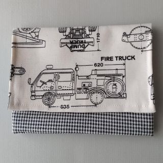 移動ポケット（クリップなし）　自動車設計図柄　オフ白　FIRE TRUCK(外出用品)