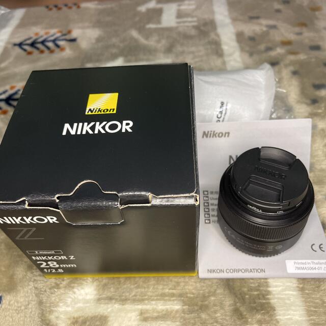 Nikon(ニコン)のNikon NIKKOR Z 28mm F2.8 交換レンズ スマホ/家電/カメラのカメラ(レンズ(単焦点))の商品写真