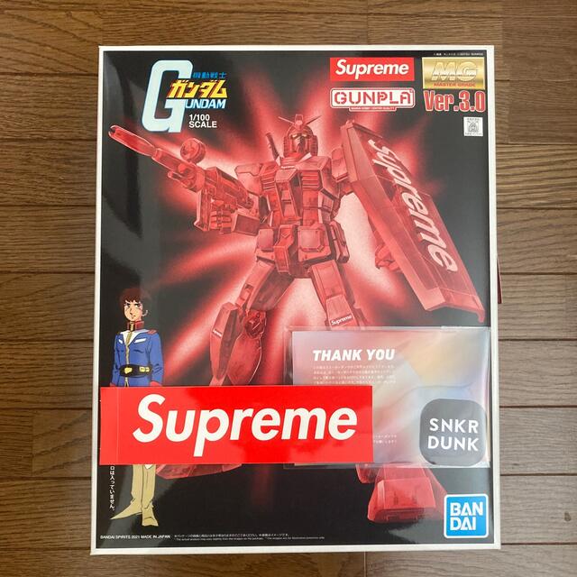 Supreme(シュプリーム)のSupreme MG 1/100 RX-78-2 ガンダム シュプリーム エンタメ/ホビーのおもちゃ/ぬいぐるみ(模型/プラモデル)の商品写真