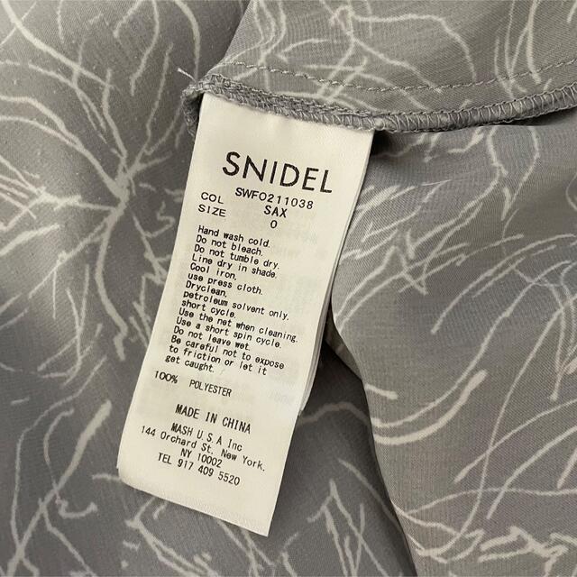 SNIDEL(スナイデル)のSNIDEL ラインフラワーウエストギャザーワンピース レディースのワンピース(ロングワンピース/マキシワンピース)の商品写真