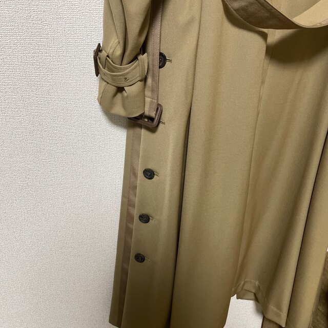 Ameri VINTAGE(アメリヴィンテージ)のMINIMAL FLARE LONG TRENCH COAT アメリヴィンテージ レディースのジャケット/アウター(トレンチコート)の商品写真