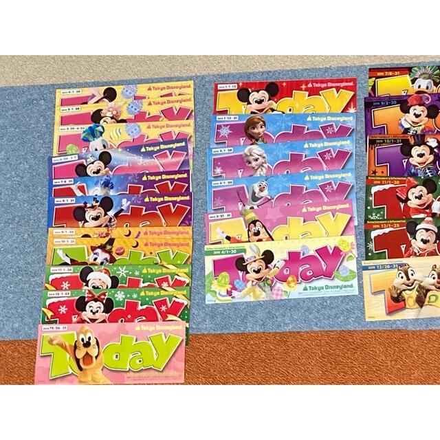 Disney(ディズニー)の【ディズニーランド】TODAYとガイドブック35冊セット チケットの施設利用券(遊園地/テーマパーク)の商品写真