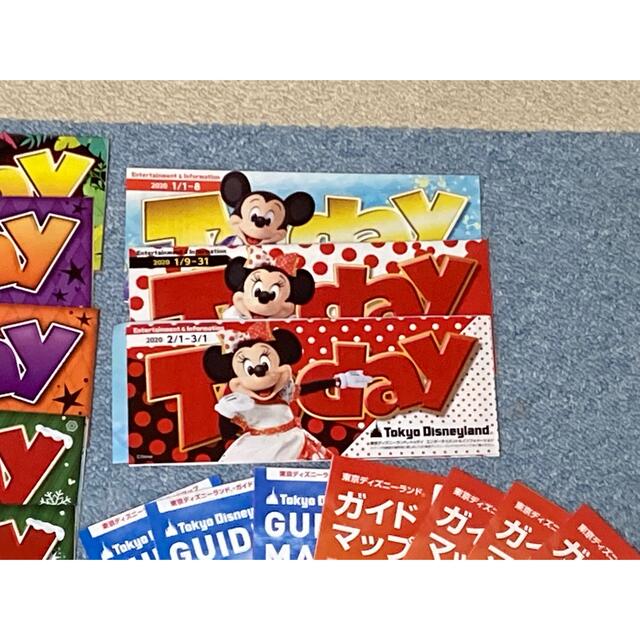 Disney(ディズニー)の【ディズニーランド】TODAYとガイドブック35冊セット チケットの施設利用券(遊園地/テーマパーク)の商品写真