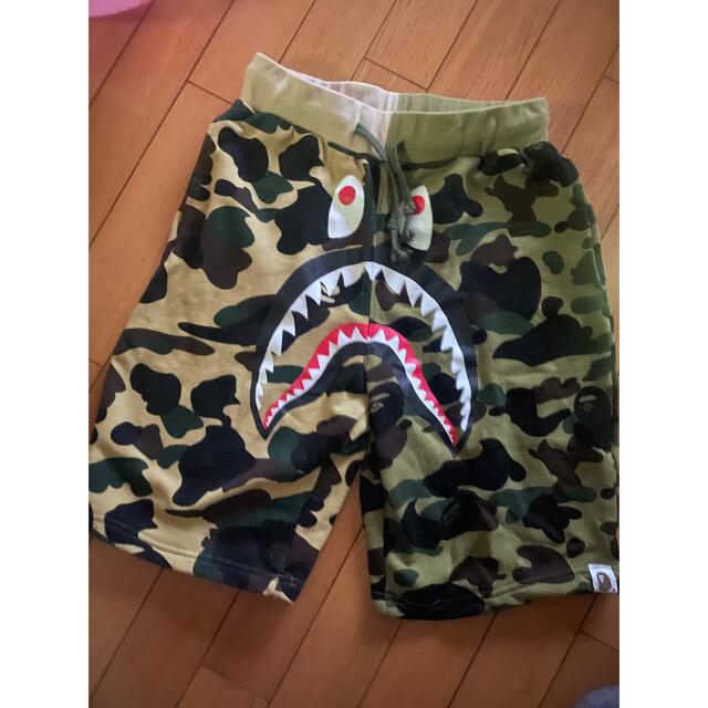 A BATHING APE(アベイシングエイプ)のabathing ape アベイシングエイプ　ハーフパンツ　カモフラ　シャーク メンズのパンツ(ショートパンツ)の商品写真