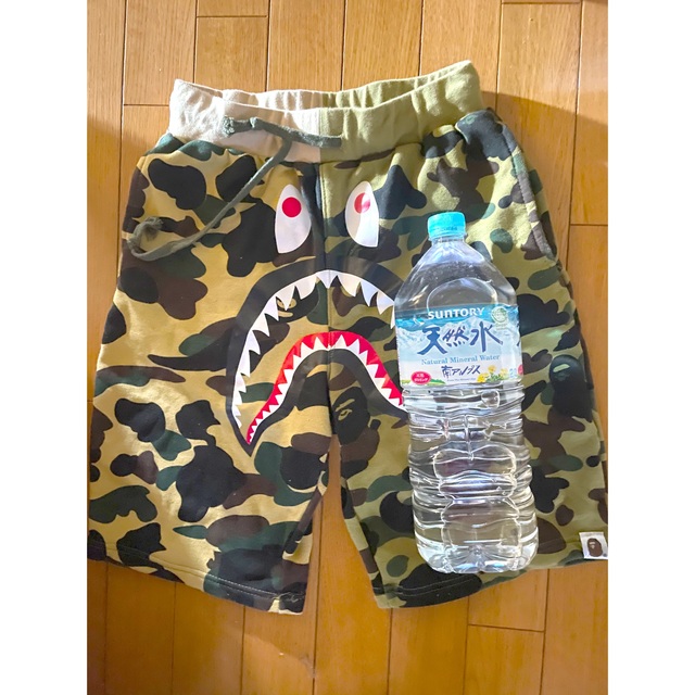 A BATHING APE(アベイシングエイプ)のabathing ape アベイシングエイプ　ハーフパンツ　カモフラ　シャーク メンズのパンツ(ショートパンツ)の商品写真