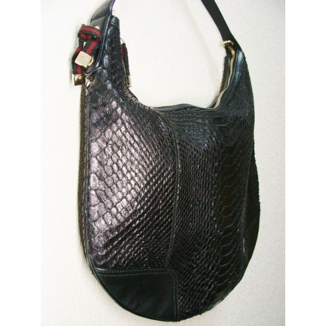 Gucci(グッチ)のGグッチ蛇革スネークパイソンエキゾチックレザーワンショルダーバッグシェリーリボン レディースのバッグ(ショルダーバッグ)の商品写真