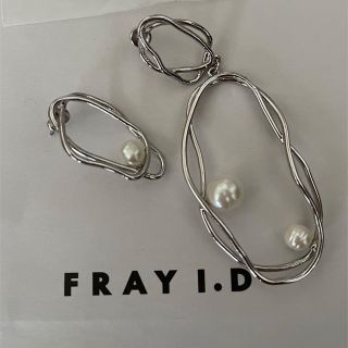 フレイアイディー(FRAY I.D)のフレイアイディー アシメパールピアス シルバー(ピアス)