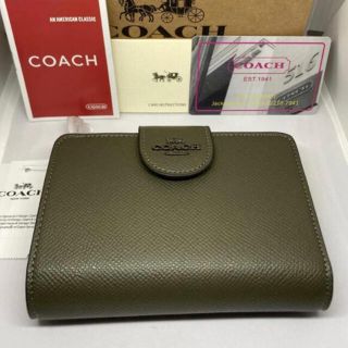 激安価格の 新品/未使用 COACH レディース グリーン 二つ折り財布 ...