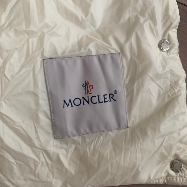 MONCLER(モンクレール)のモンクレール　ダウンベスト レディースのジャケット/アウター(ダウンベスト)の商品写真