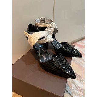 ルイヴィトン(LOUIS VUITTON)のLouis Vuitton サンダル　新品38(サンダル)